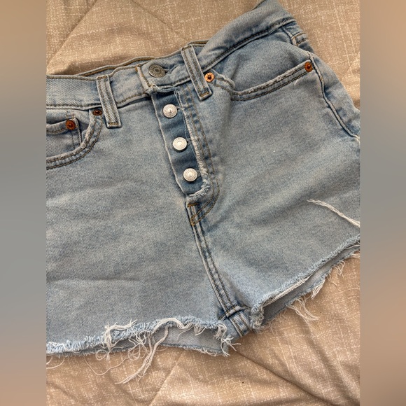 Levi's Pants - 161.) 💙SALE💙Levi’s / Wedgie Cut Off Short / Button Fly